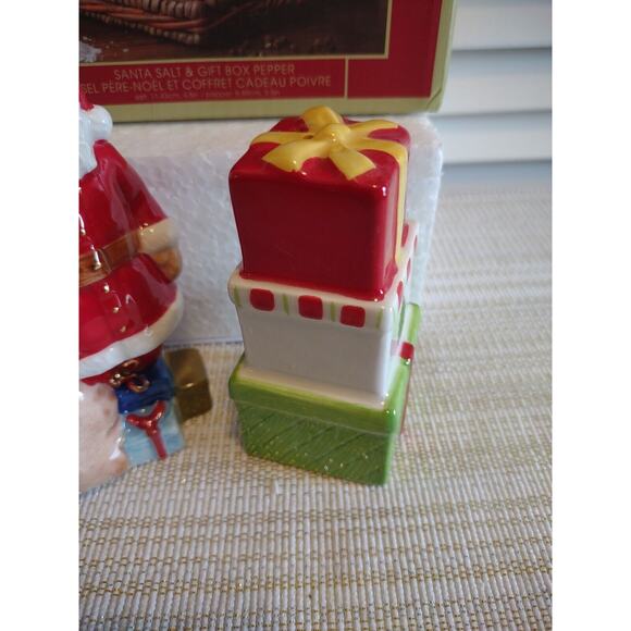 Spode Christmas Tree Santa Salt & Gift Box Pepper Shaker Set GUC in Box - Picture 3 of 11